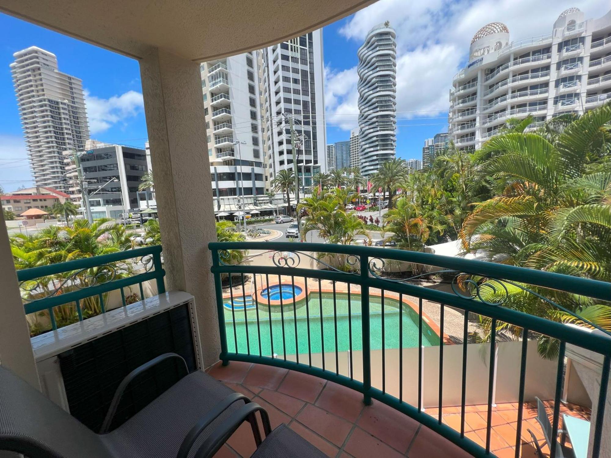 Cha Private Apts Aruba Beach Gold Coast Esterno foto