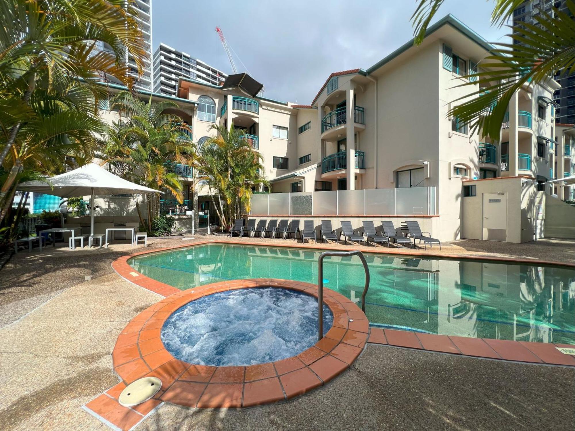 Cha Private Apts Aruba Beach Gold Coast Esterno foto