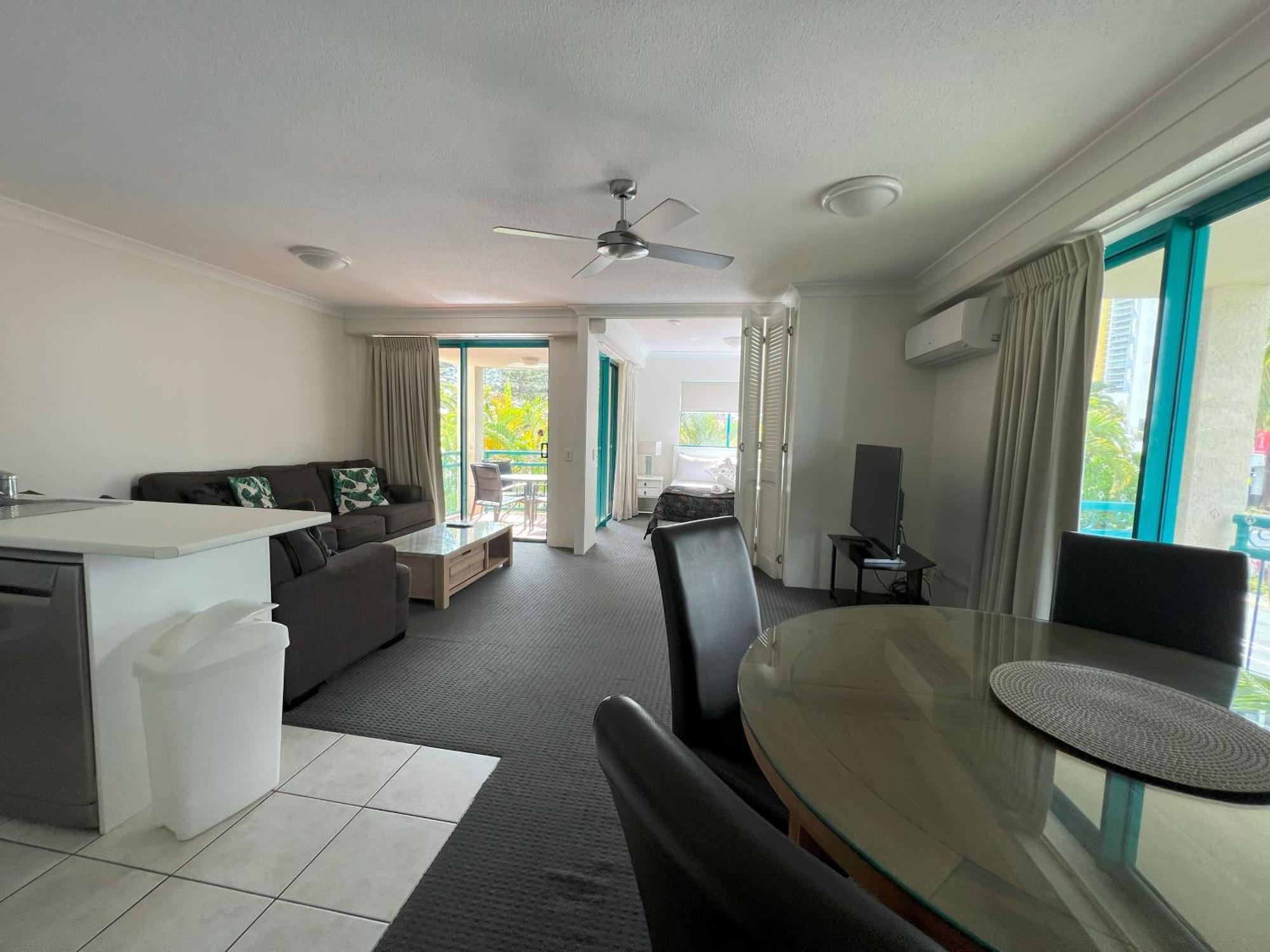 Cha Private Apts Aruba Beach Gold Coast Esterno foto