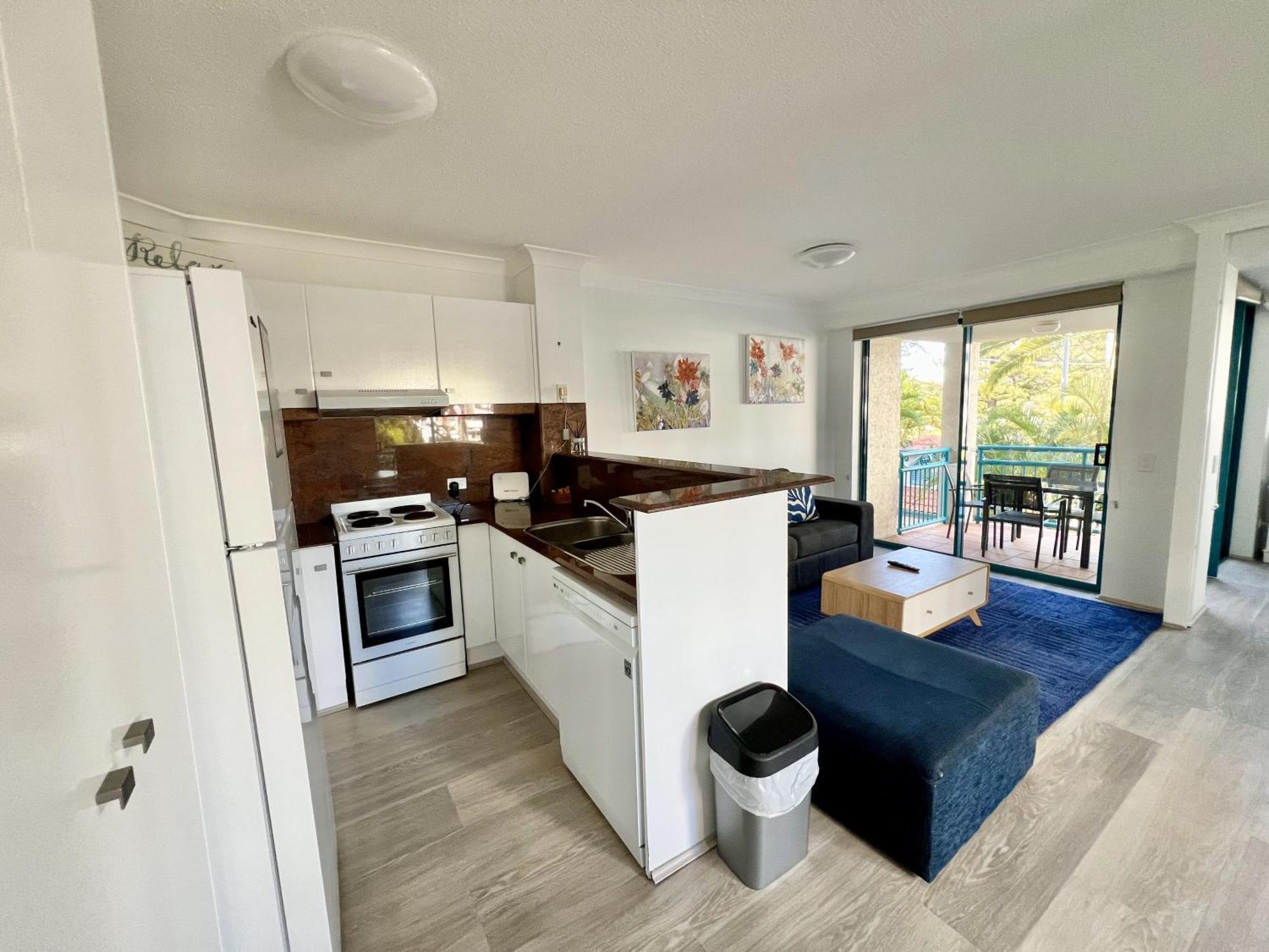 Cha Private Apts Aruba Beach Gold Coast Esterno foto