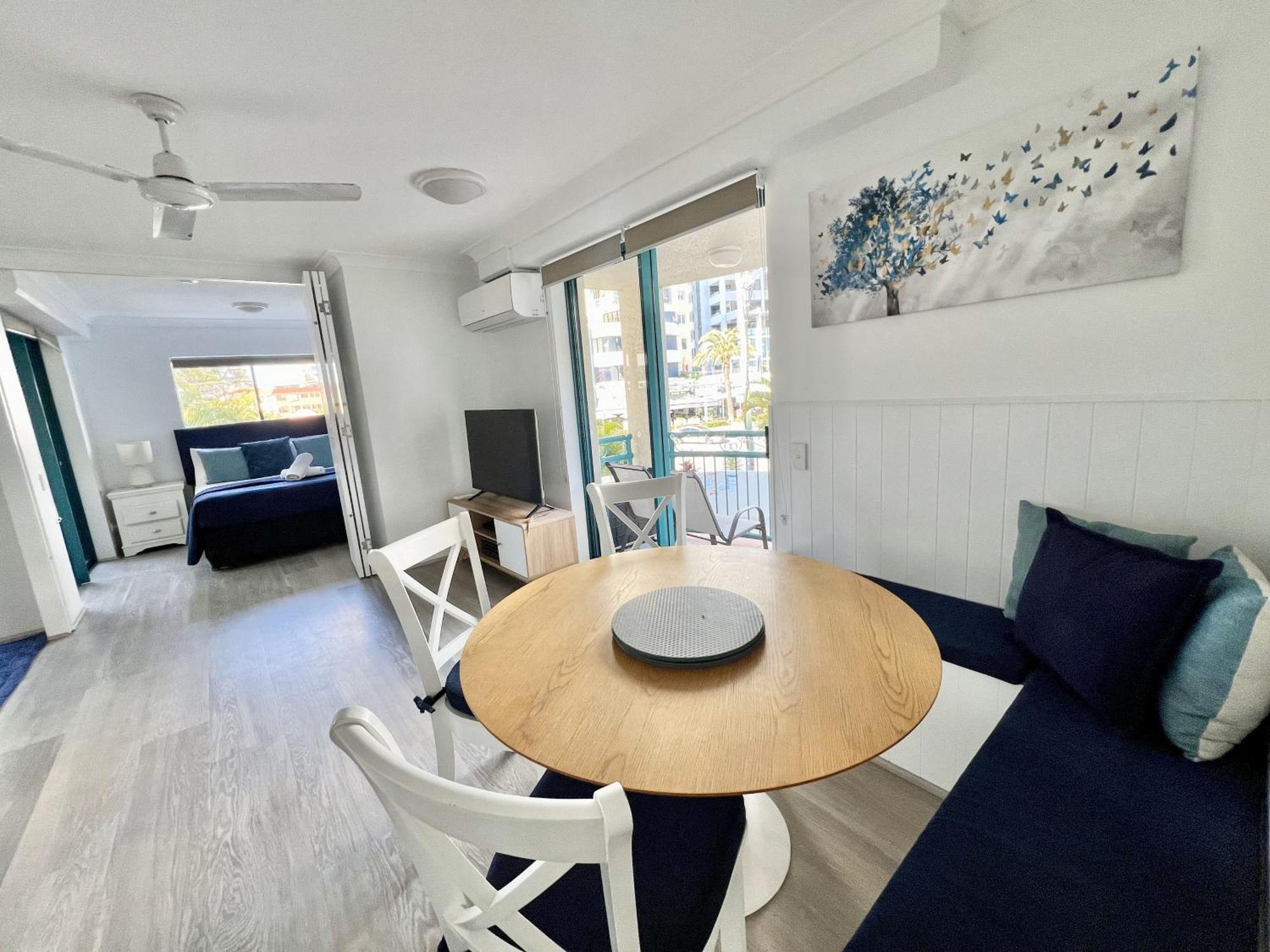 Cha Private Apts Aruba Beach Gold Coast Esterno foto
