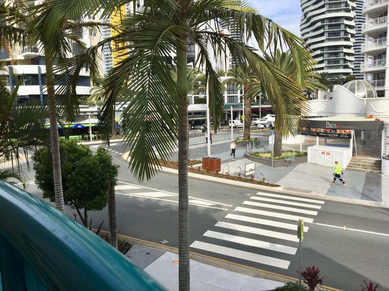 Cha Private Apts Aruba Beach Gold Coast Esterno foto